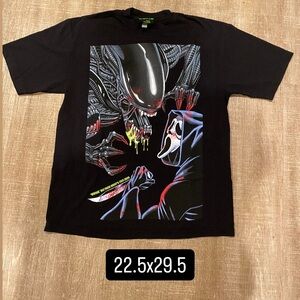 Nickystees alien vs ghost face men’s large